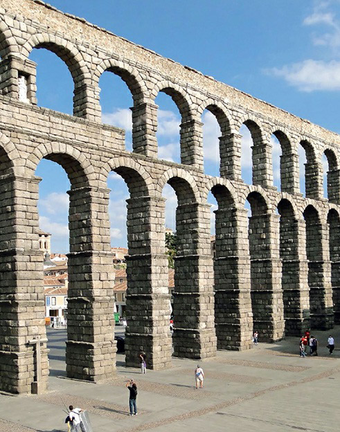 A remarkably preserved ancient Roman aqueduct in Segovia, Spain, believed to date from the late 1st to early 2nd centuries CE